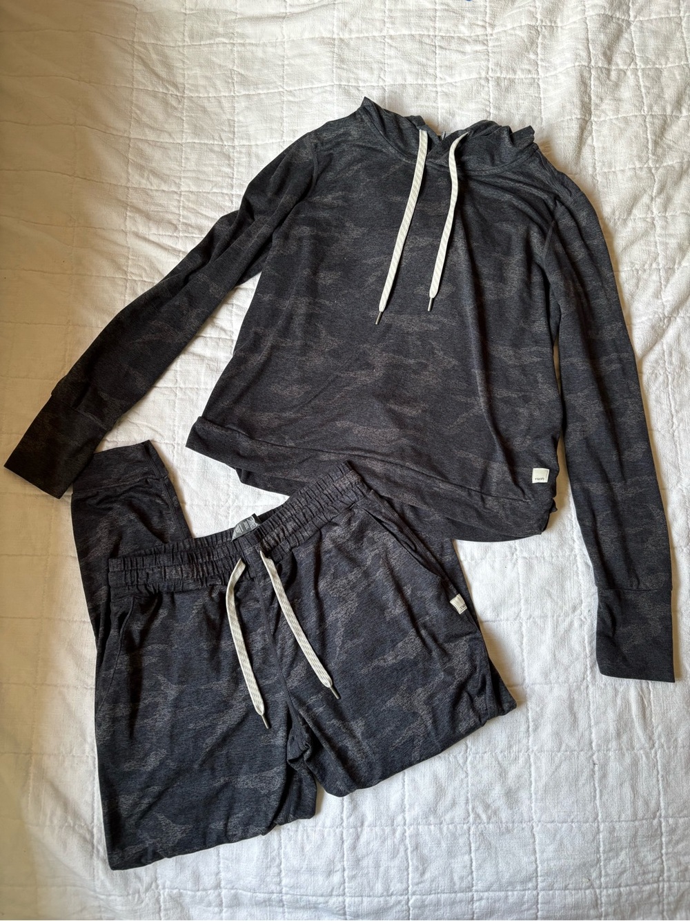 Vuori SET Halo Essential Hoodie & Joggers Black Camo Women’s SMALL XS